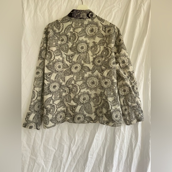 Chicos Jacket Black White Floral Kimono Jacket Silk Linen blend Size 2 / Medium - Picture 13 of 13